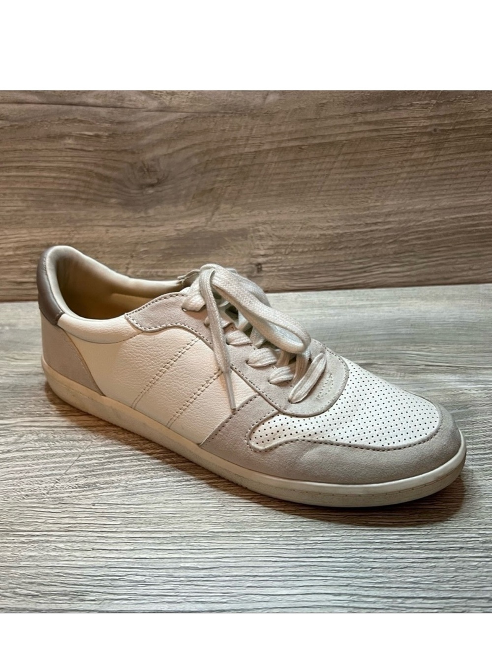 A new day sneakers size 9.5 man made and leather materials
